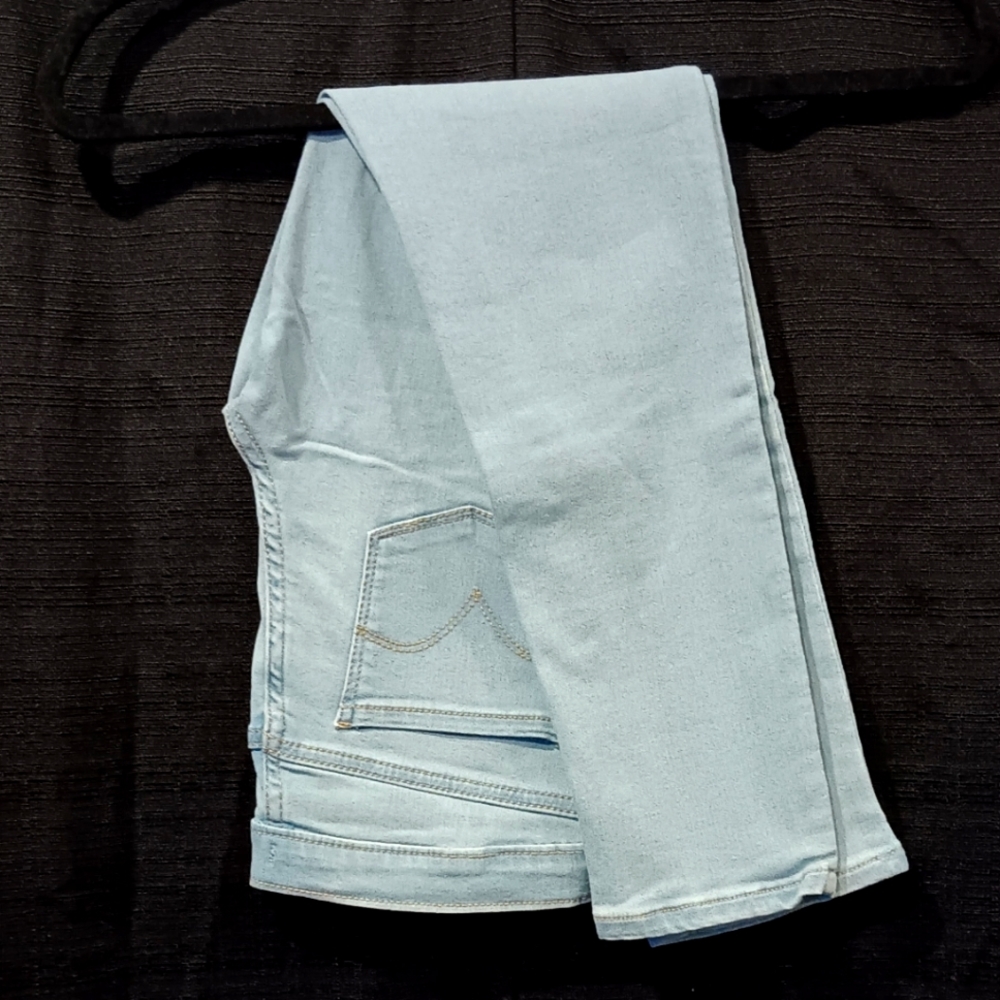 Levis